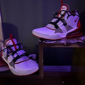 Men’s Nike Air Force 270 Summit White/University Red size 10